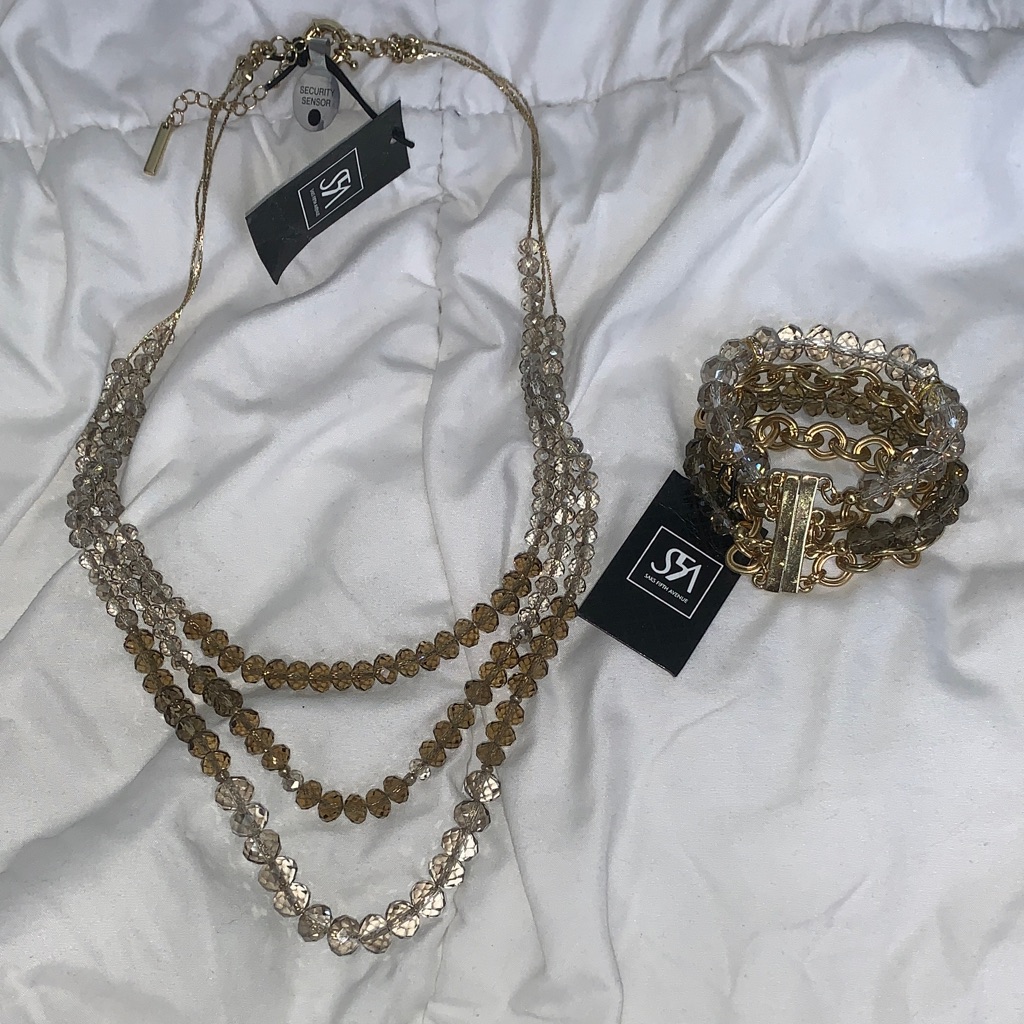 Saks Fifth Avenue Gold And Crystal Necklace Bracelet Set 55$